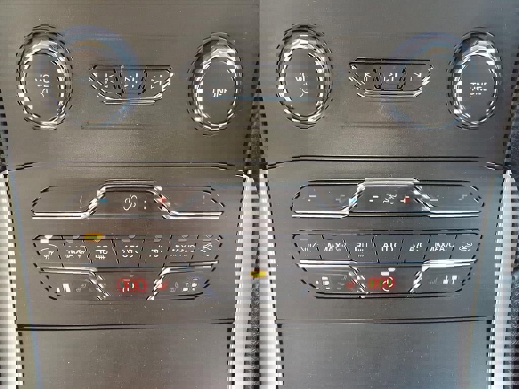 Certified 2019 Ford Edge SEL w/ Equipment Group 201A image 17