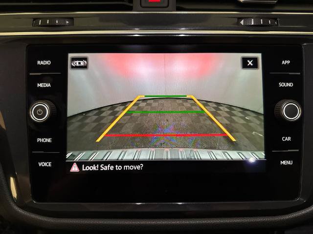 Used 2022 Volkswagen Tiguan SE w/ Panoramic Sunroof Package FWD image 28
