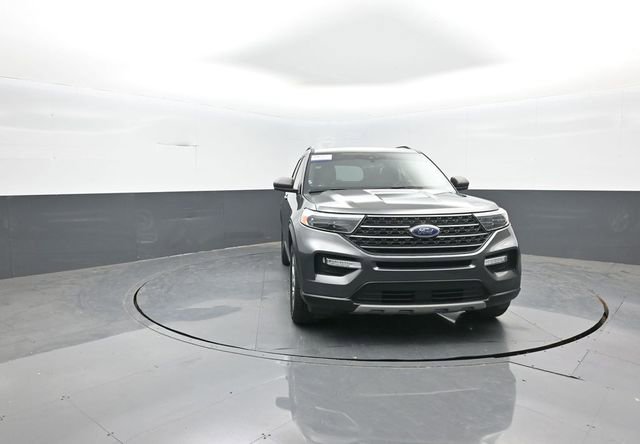 Certified 2020 Ford Explorer XLT w/ Equipment Group 202A AWD/4WD image 2