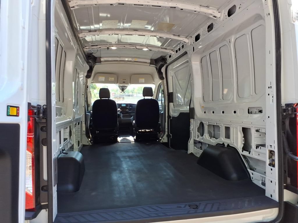 Certified 2024 Ford Transit 250 148 Medium Roof Extended AWD image 10