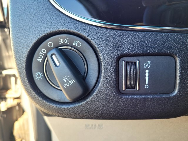 Used 2017 Dodge Grand Caravan SXT FWD image 15