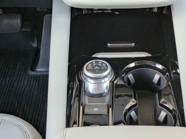 Certified 2025 Ford Explorer Platinum w/ LUX Leather Package image 17