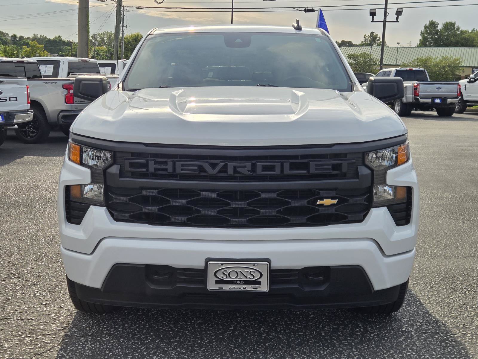 Used 2025 Chevrolet Silverado 1500 Custom RWD image 3