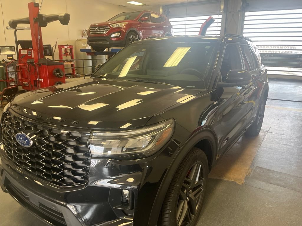 Certified 2025 Ford Explorer ST-Line w/ ST-Line Street Pack AWD/4WD image 2