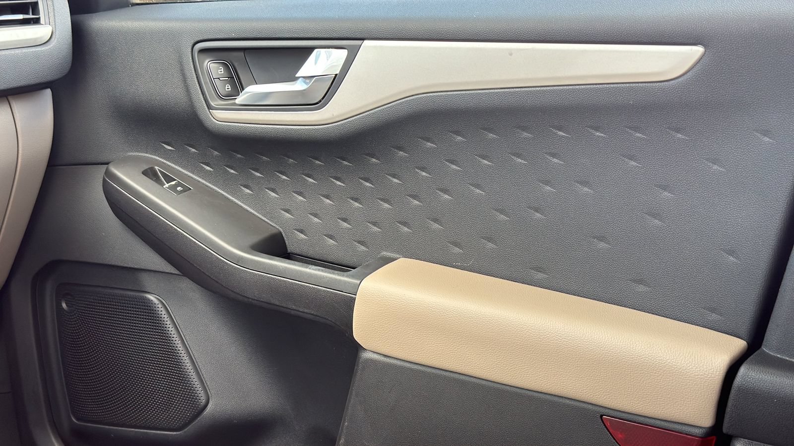 Certified 2020 Ford Escape SEL FWD image 23