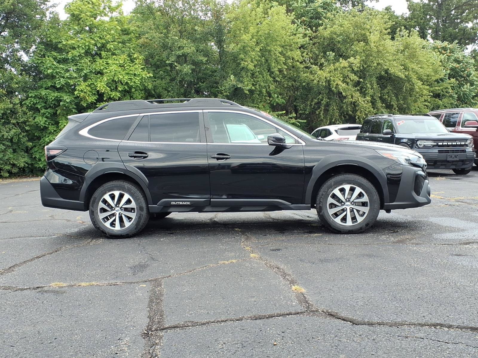 Used 2023 Subaru Outback Premium AWD/4WD image 16