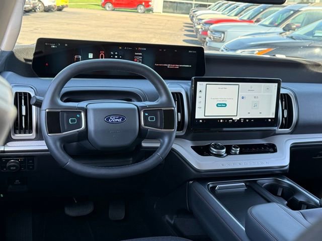 Certified 2025 Ford Expedition Active AWD/4WD image 6