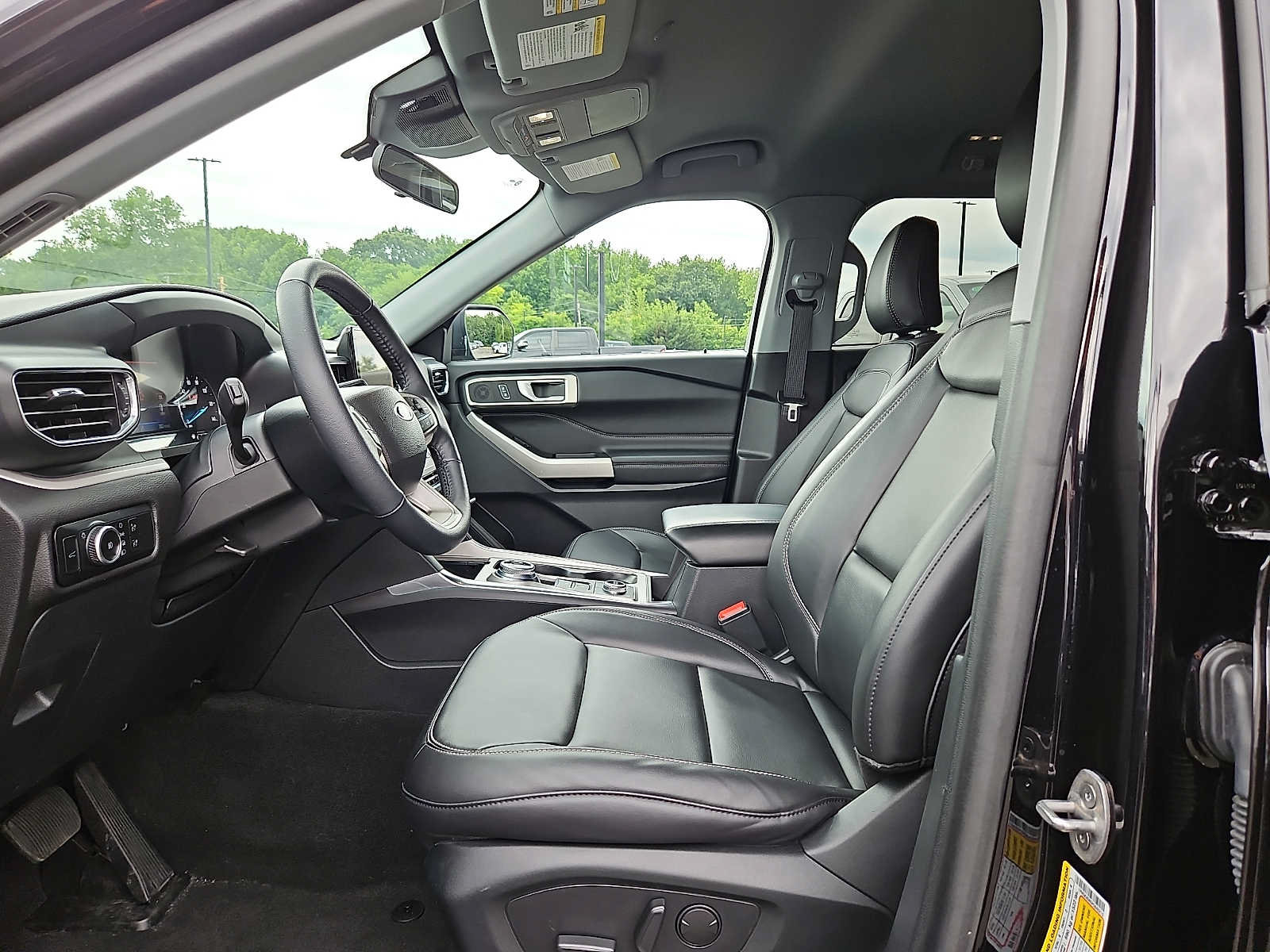 Certified 2023 Ford Explorer XLT w/ Equipment Group 202A AWD/4WD image 14