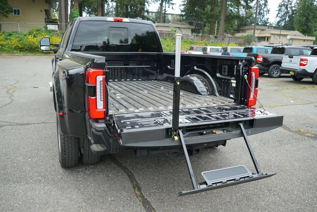 Certified 2025 Ford F450 Platinum w/ FX4 Off-Road Package AWD/4WD image 31