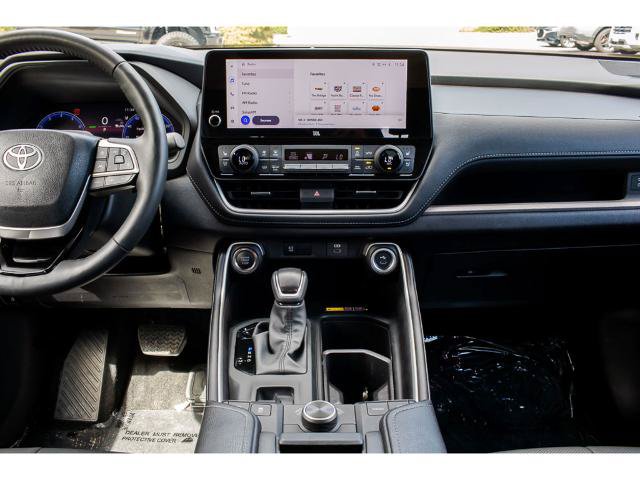 Used 2025 Toyota Grand Highlander AWD image 15