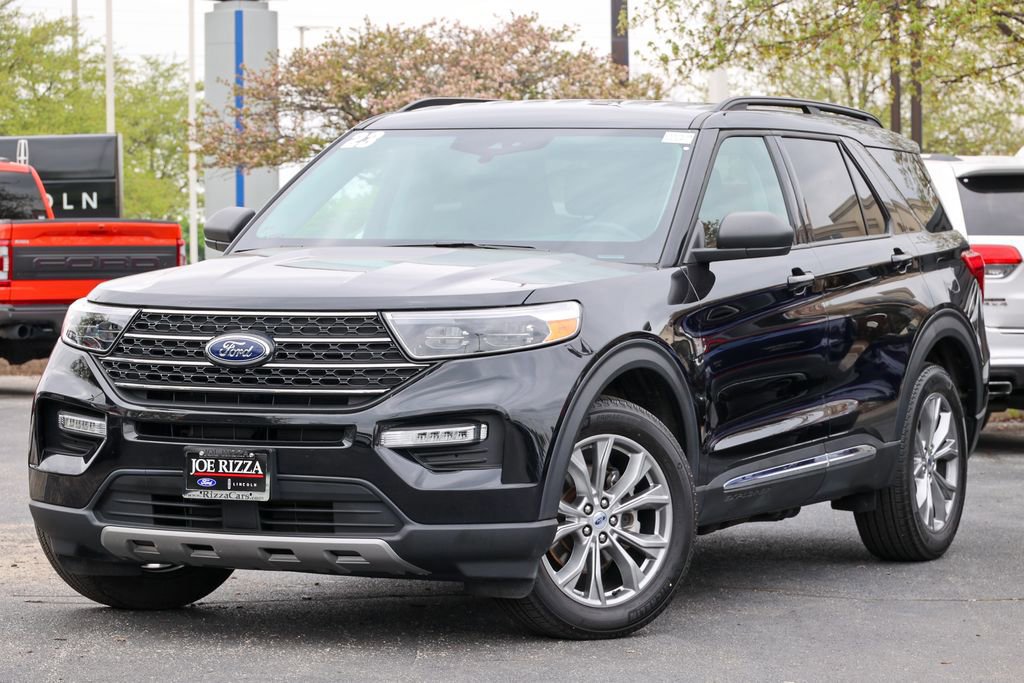 Certified 2023 Ford Explorer XLT w/ Equipment Group 202A AWD/4WD image 3