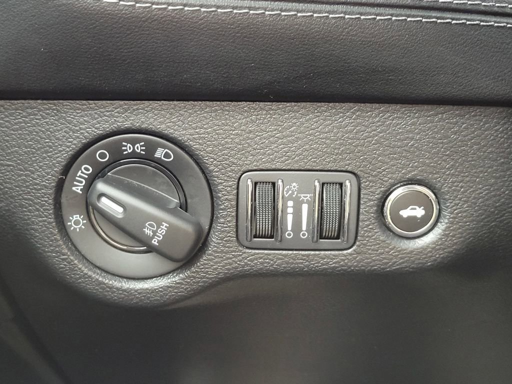 Used 2022 Dodge Challenger SXT w/ Plus Package image 23