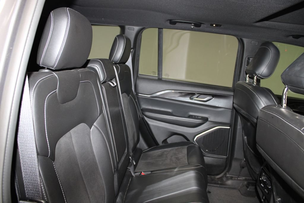 Used 2022 Jeep Grand Cherokee Altitude RWD image 27