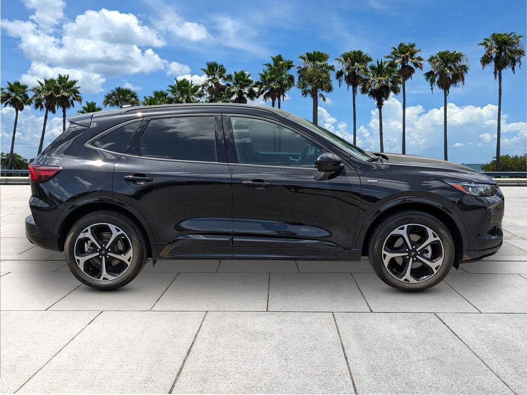 Certified 2025 Ford Escape ST-Line Elite AWD/4WD image 7