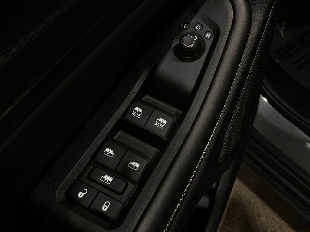 Used 2025 Jeep Grand Cherokee Laredo X image 24