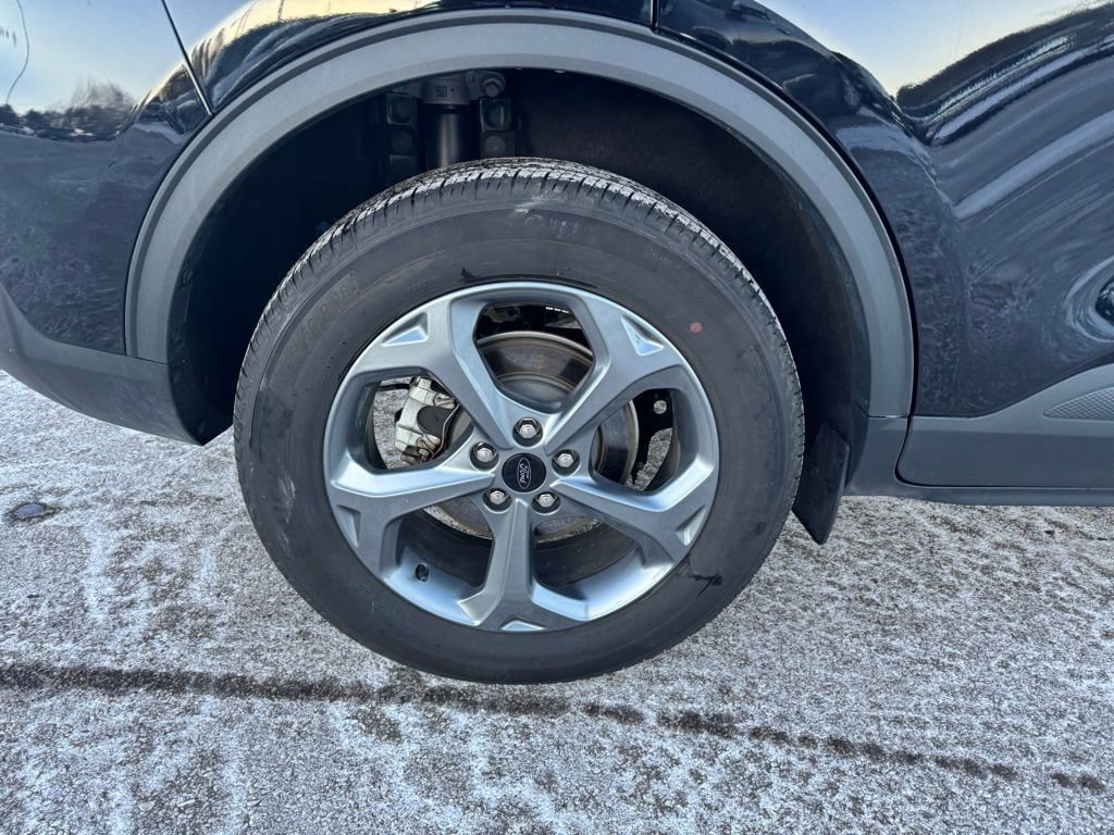 Certified 2025 Ford Escape ST-Line AWD/4WD image 4