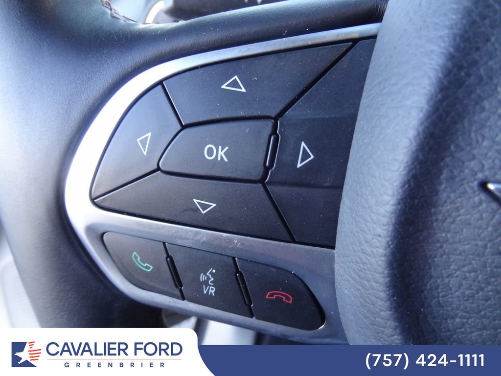 Used 2017 Chrysler Pacifica Touring-L Plus FWD image 23