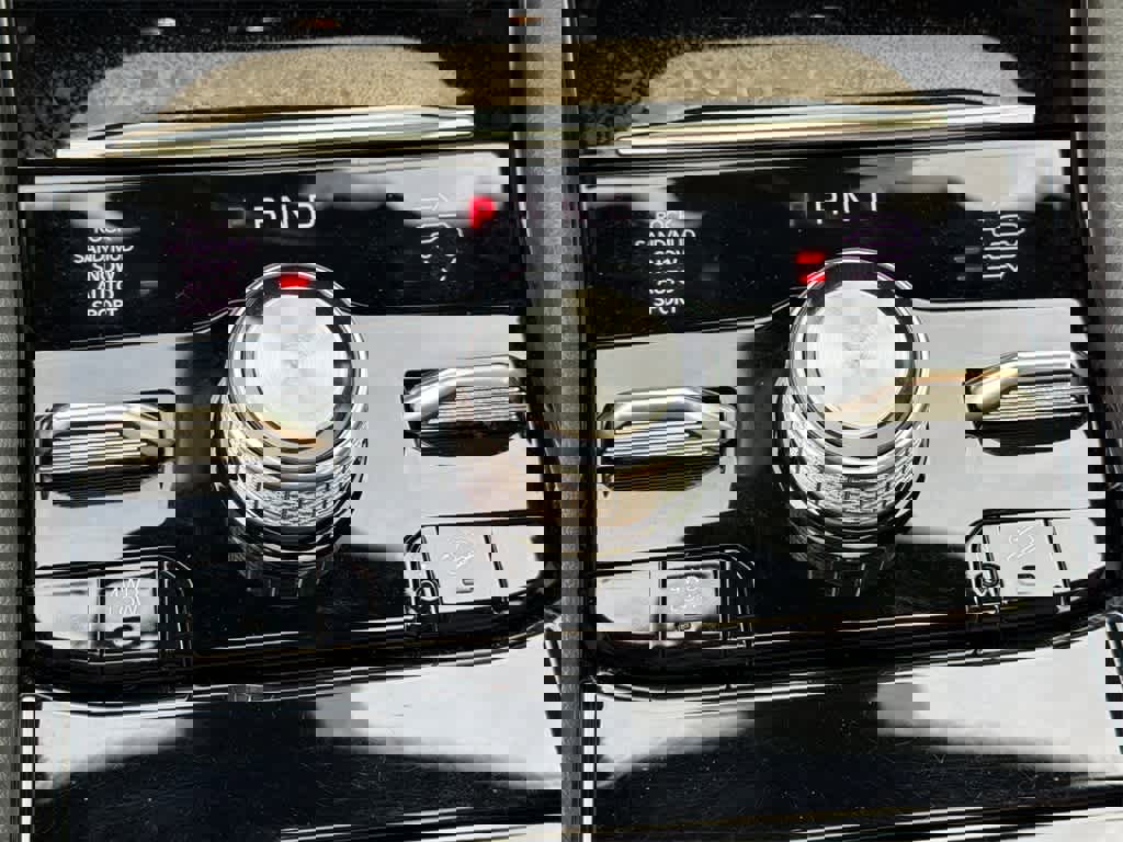 Used 2023 Jeep Grand Cherokee Summit w/ Luxury Tech Group V image 31