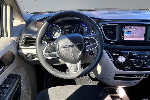 Used 2022 Chrysler Voyager LX image 9