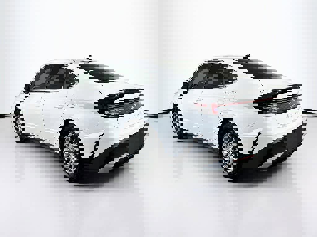 Used 2025 Hyundai Sonata SE FWD image 3