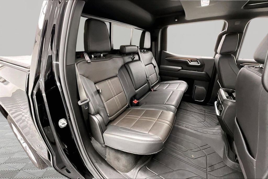 Used 2024 Chevrolet Silverado 1500 High Country w/ High Country Premium Package AWD/4WD image 28