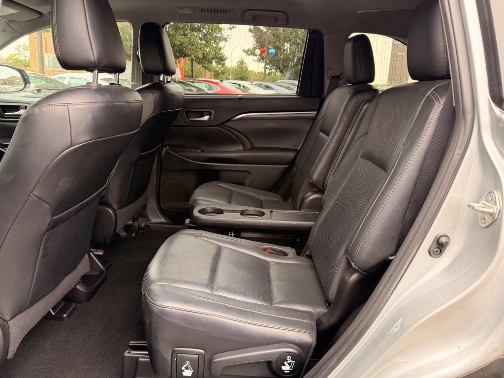 Used 2019 Toyota Highlander Limited Platinum AWD/4WD image 12