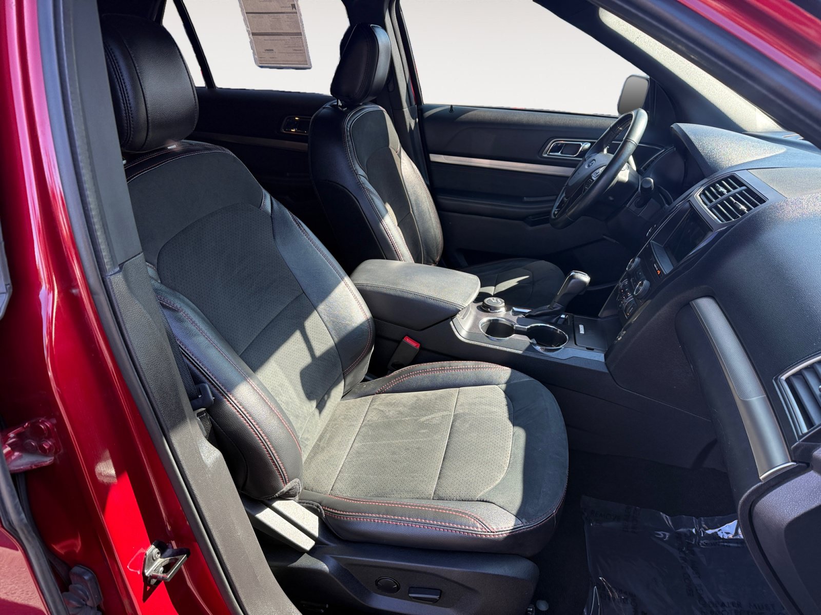 Certified 2019 Ford Explorer XLT w/ Equipment Group 202A AWD/4WD image 19