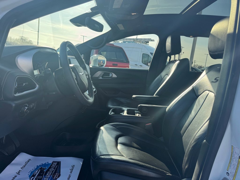 Used 2022 Chrysler Pacifica Touring-L w/ S Appearance Package image 28