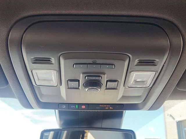 Used 2024 GMC Yukon XL SLT w/ SLT Luxury Package image 19