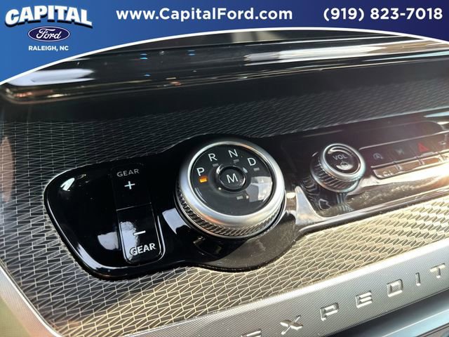 Certified 2025 Ford Expedition Platinum w/ Stealth Performance Package AWD/4WD image 31
