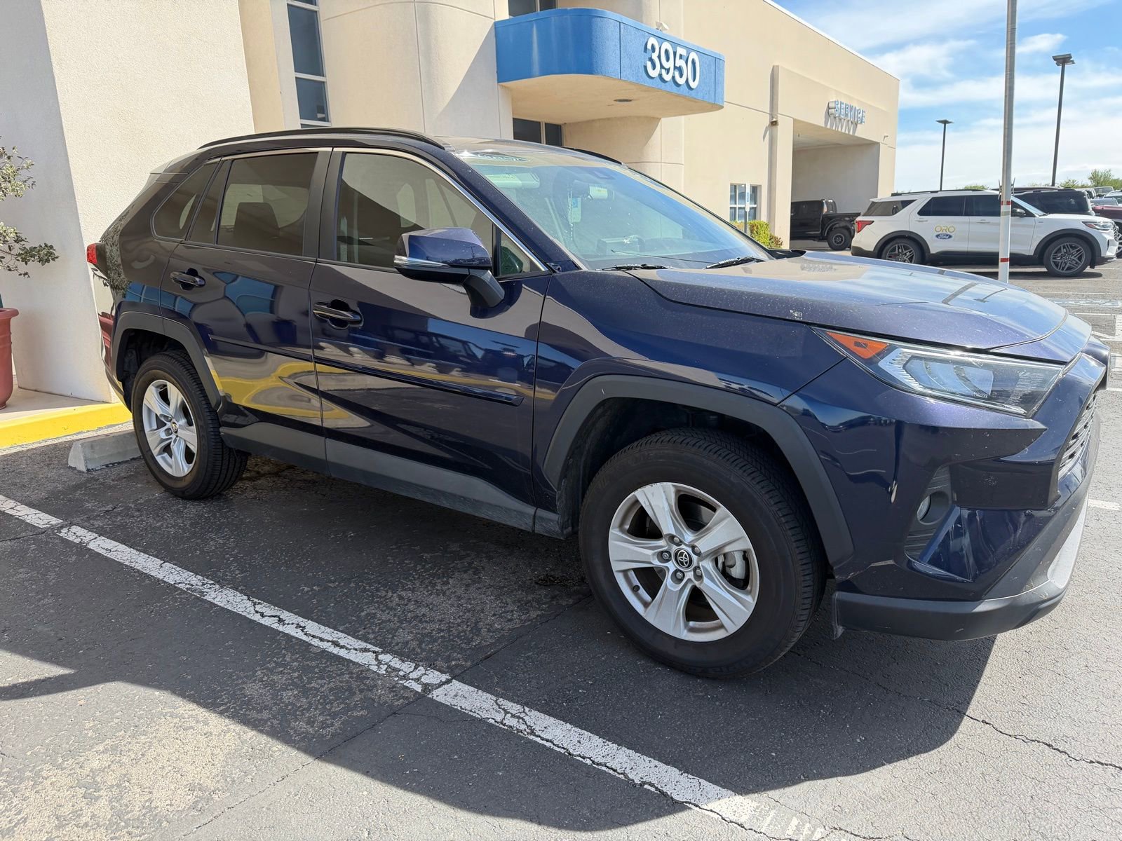 Used 2021 Toyota RAV4 XLE w/ Convenience Package FWD image 6