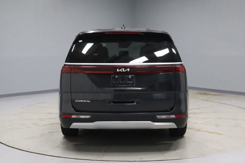 Used 2024 Kia Carnival LX image 5