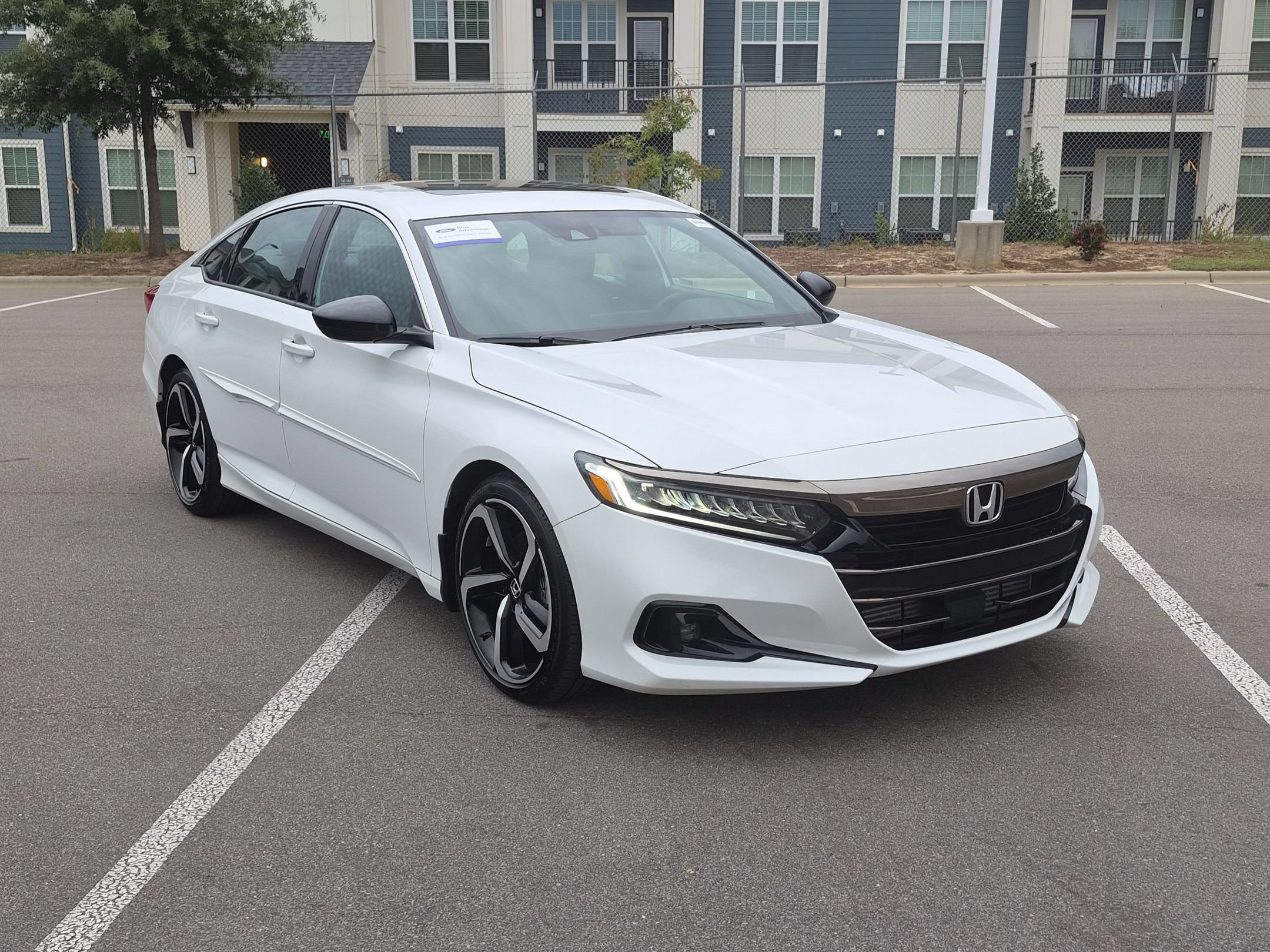 Used 2022 Honda Accord Sport image 2