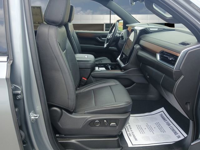 Used 2025 GMC Yukon XL Denali RWD image 15