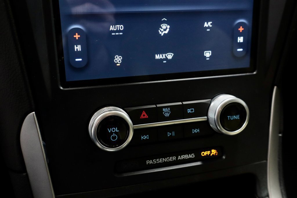 Certified 2022 Ford Edge SE image 11