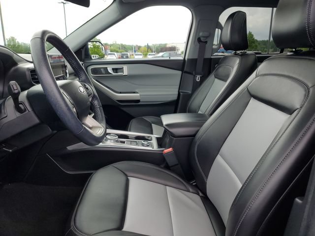 Certified 2023 Ford Explorer XLT w/ Equipment Group 202A AWD/4WD image 9