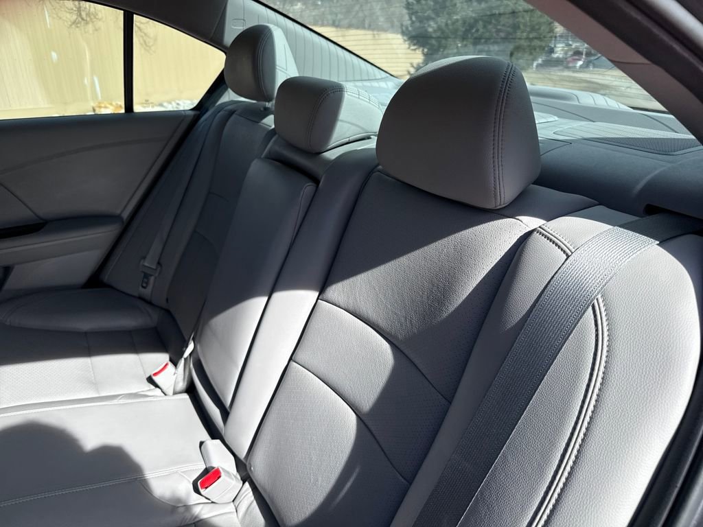 Used 2017 Honda Accord Touring image 19