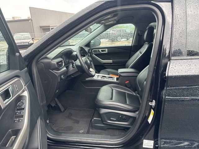 Certified 2024 Ford Explorer XLT w/ Equipment Group 202A AWD/4WD image 9