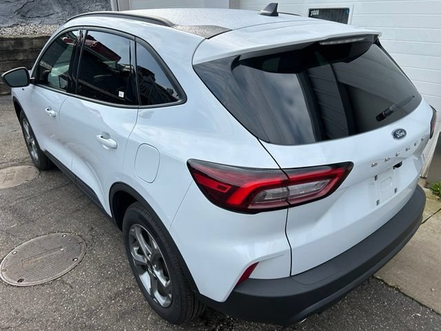 Certified 2026 Ford Escape ST-Line w/ Cold Weather Package AWD/4WD image 4