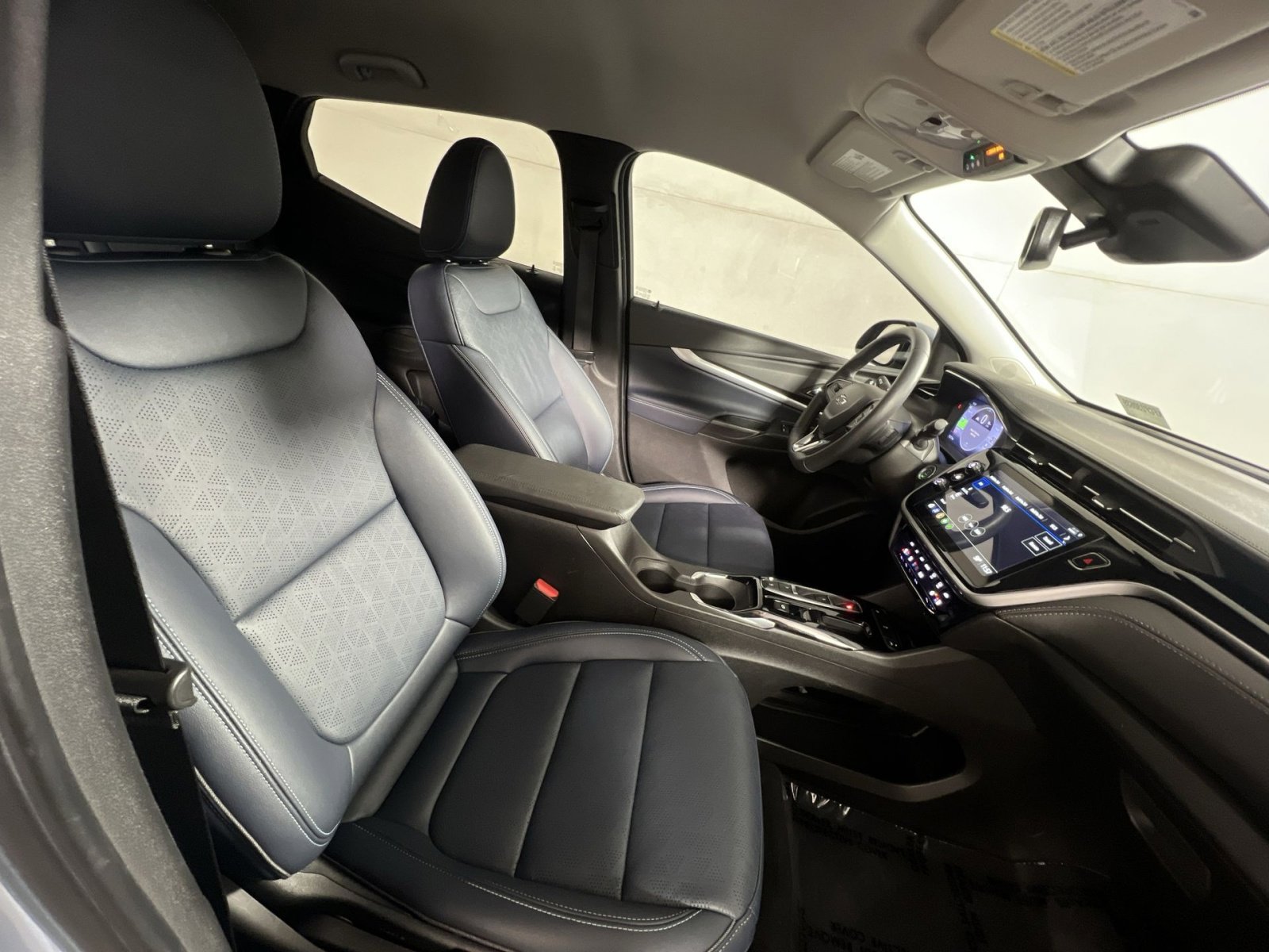 Used 2023 Chevrolet Bolt EUV LT w/ Convenience Package image 25