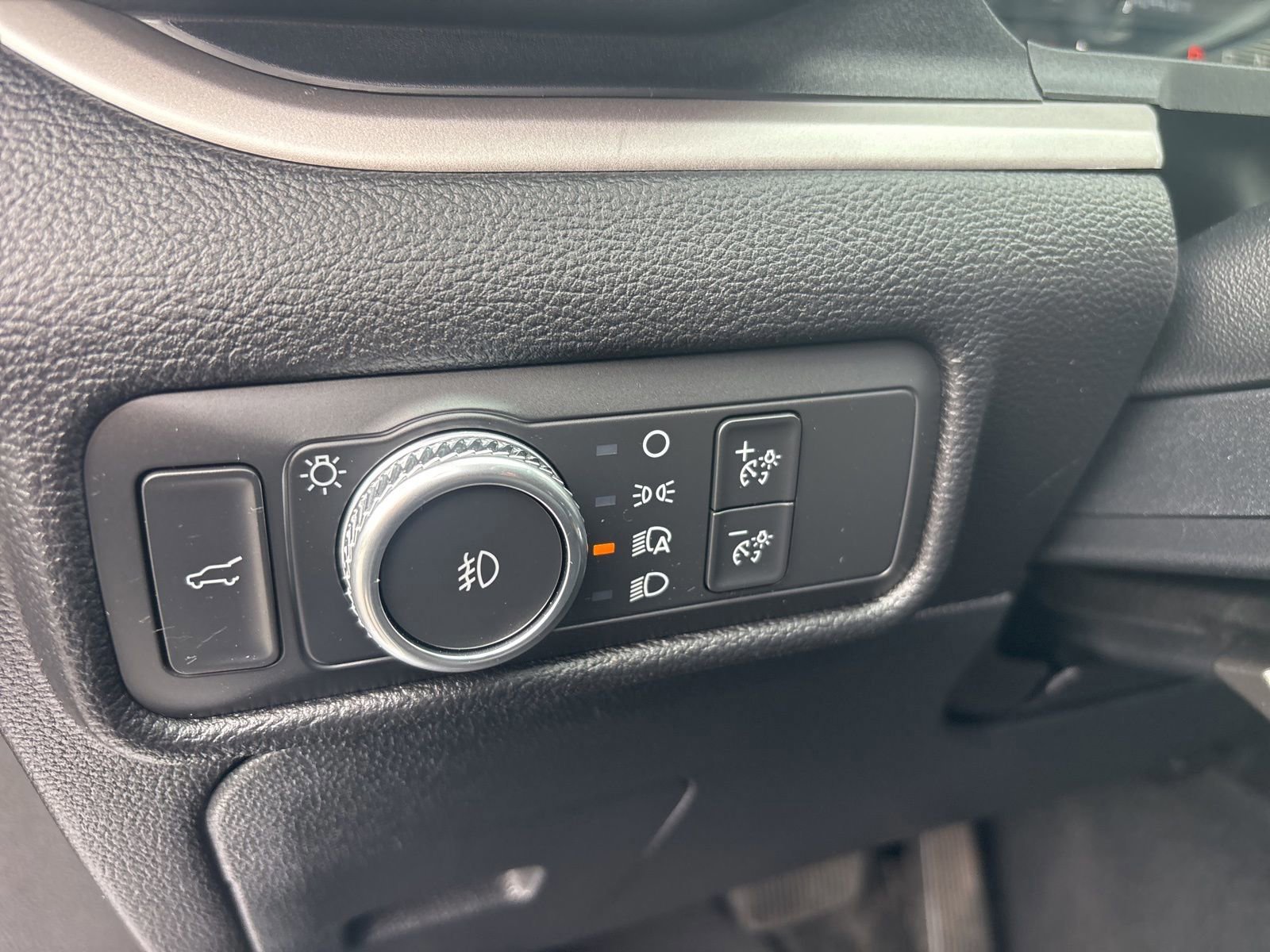 Certified 2021 Ford Explorer XLT w/ Equipment Group 202A image 16