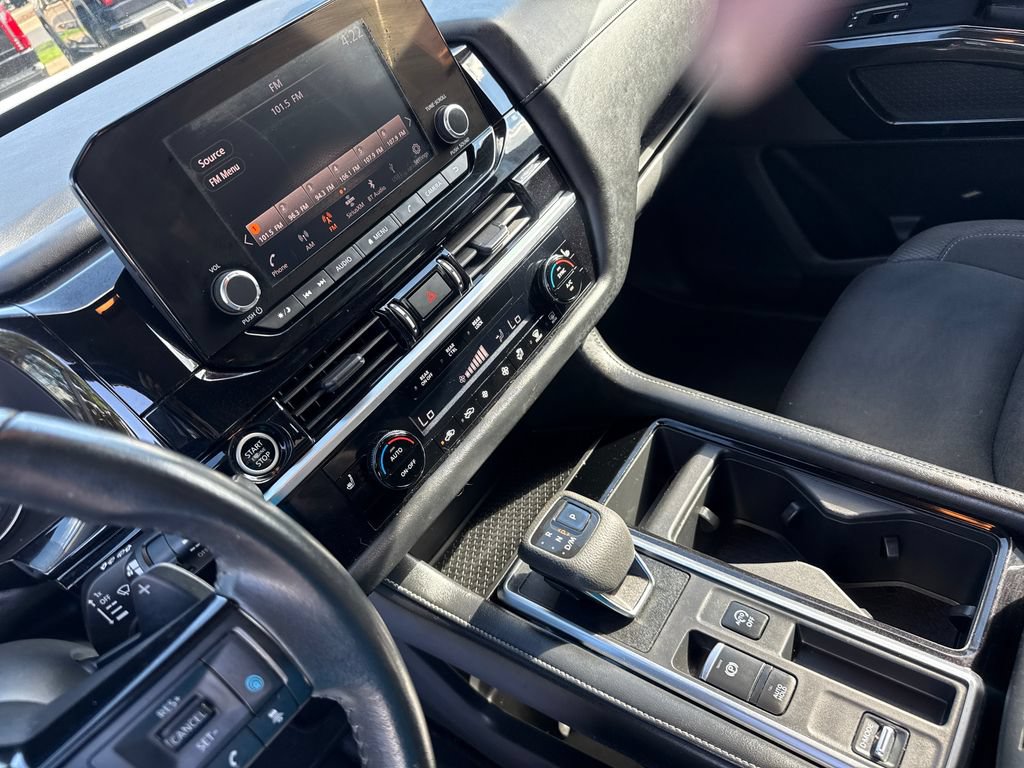 Used 2022 Nissan Pathfinder SV w/ SV Black Package FWD image 18