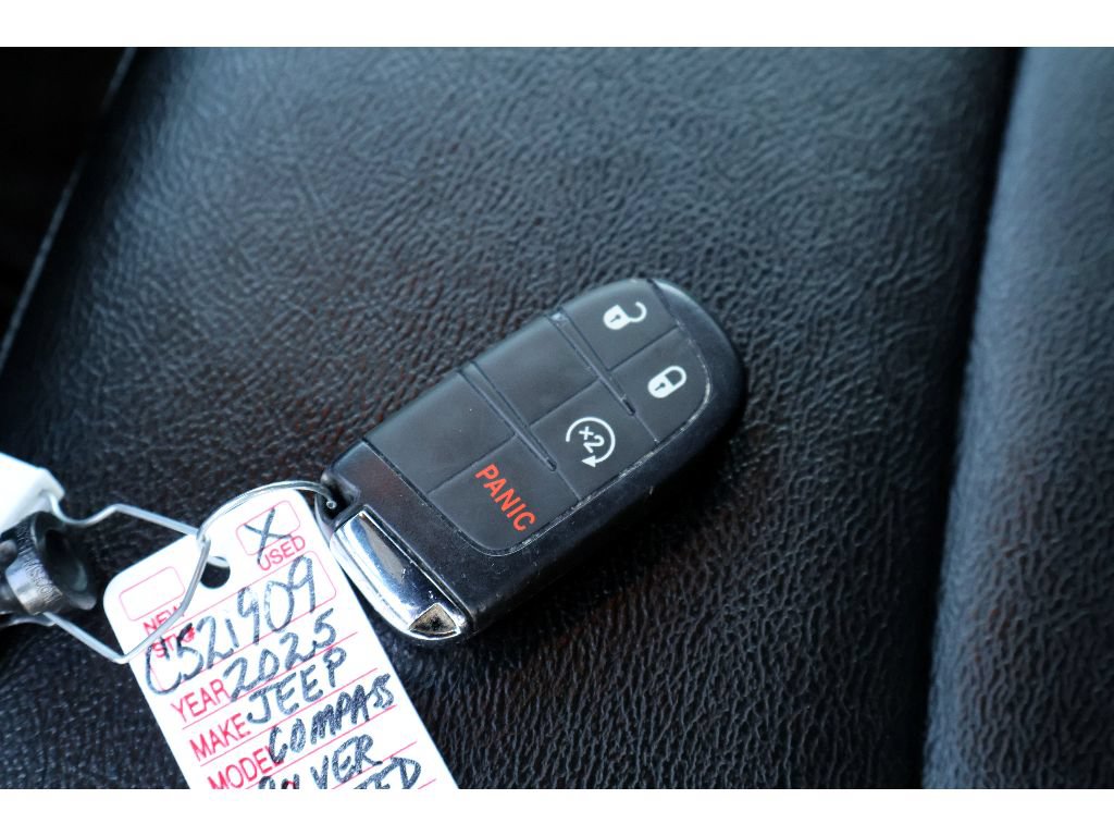 Used 2025 Jeep Compass Limited AWD/4WD image 36