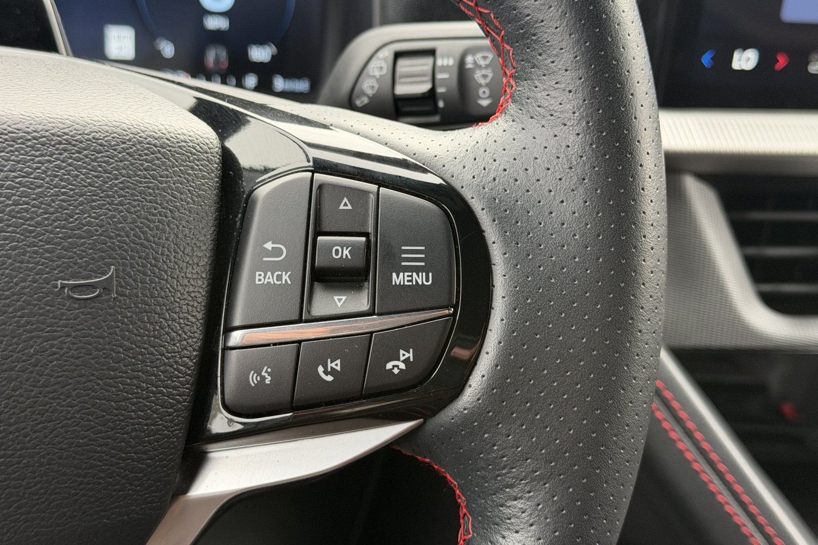 Certified 2025 Ford Explorer ST-Line AWD/4WD image 24