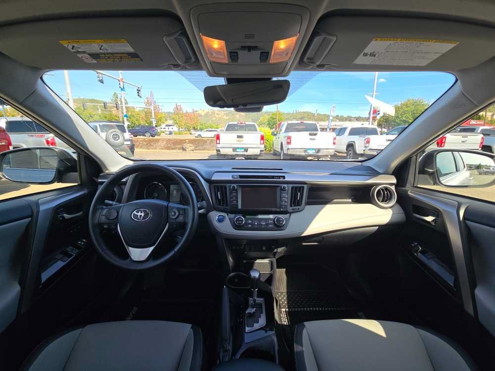 Used 2018 Toyota RAV4 Limited AWD/4WD image 13