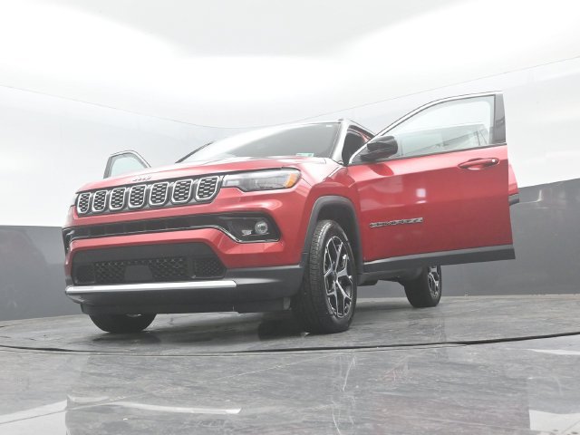 Used 2025 Jeep Compass Limited AWD/4WD image 31