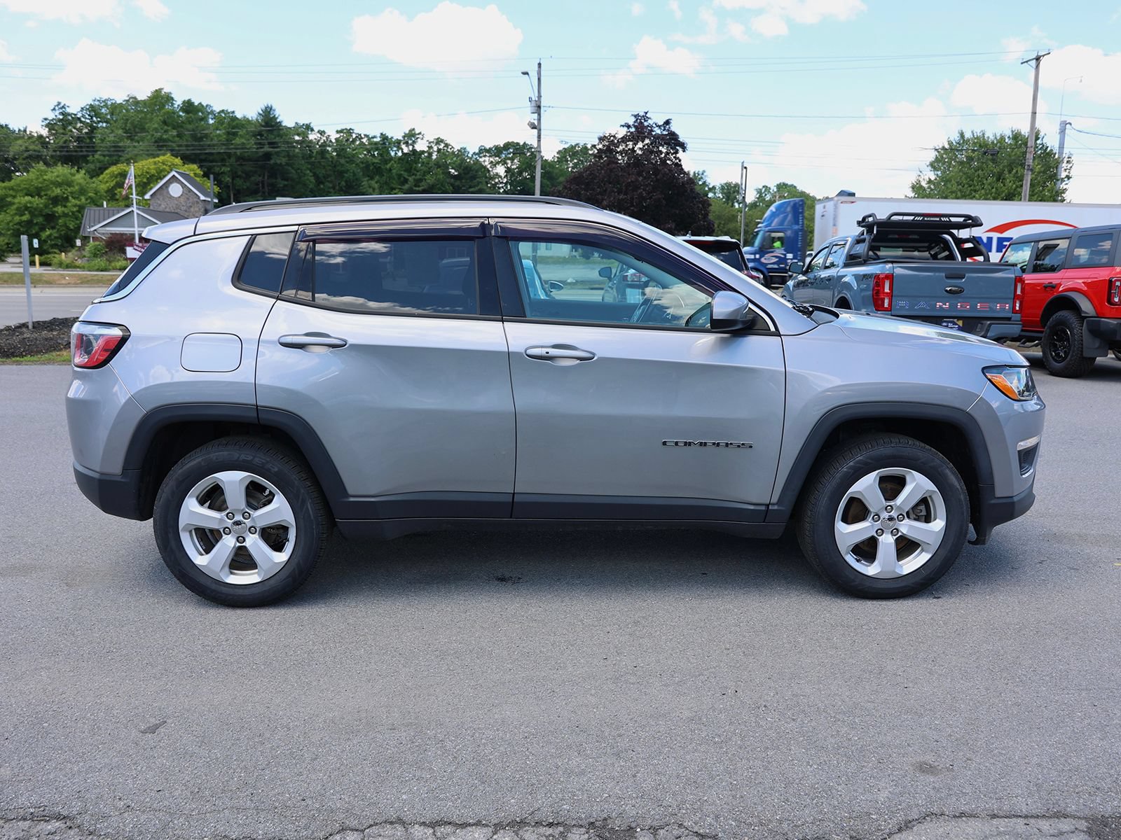 Used 2018 Jeep Compass Latitude AWD/4WD image 8