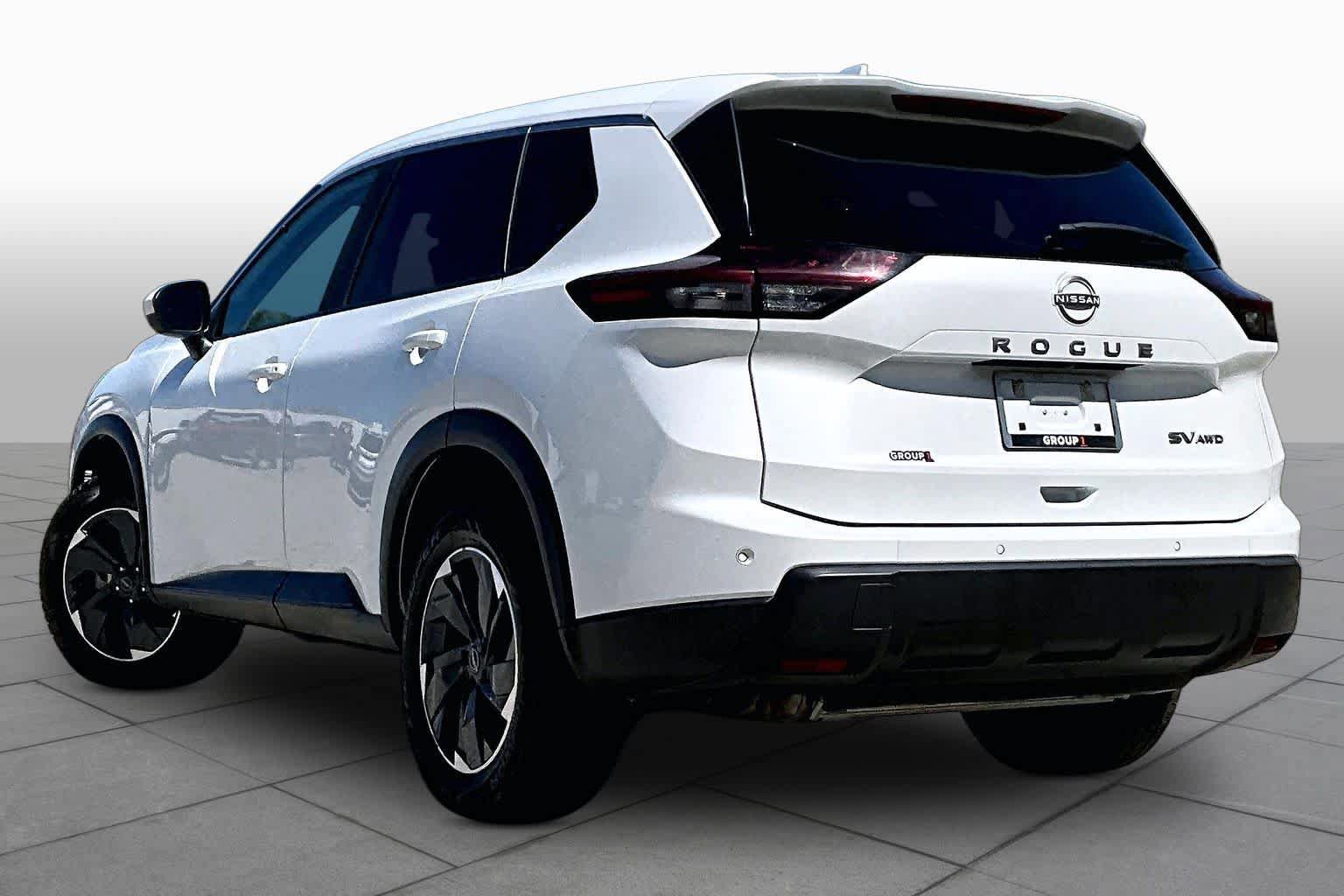 Used 2024 Nissan Rogue SV AWD/4WD image 12