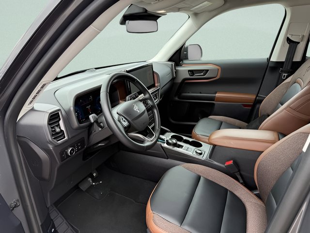 Certified 2025 Ford Bronco Sport Outer Banks w/ Outer Banks Tech Package+ AWD/4WD image 4