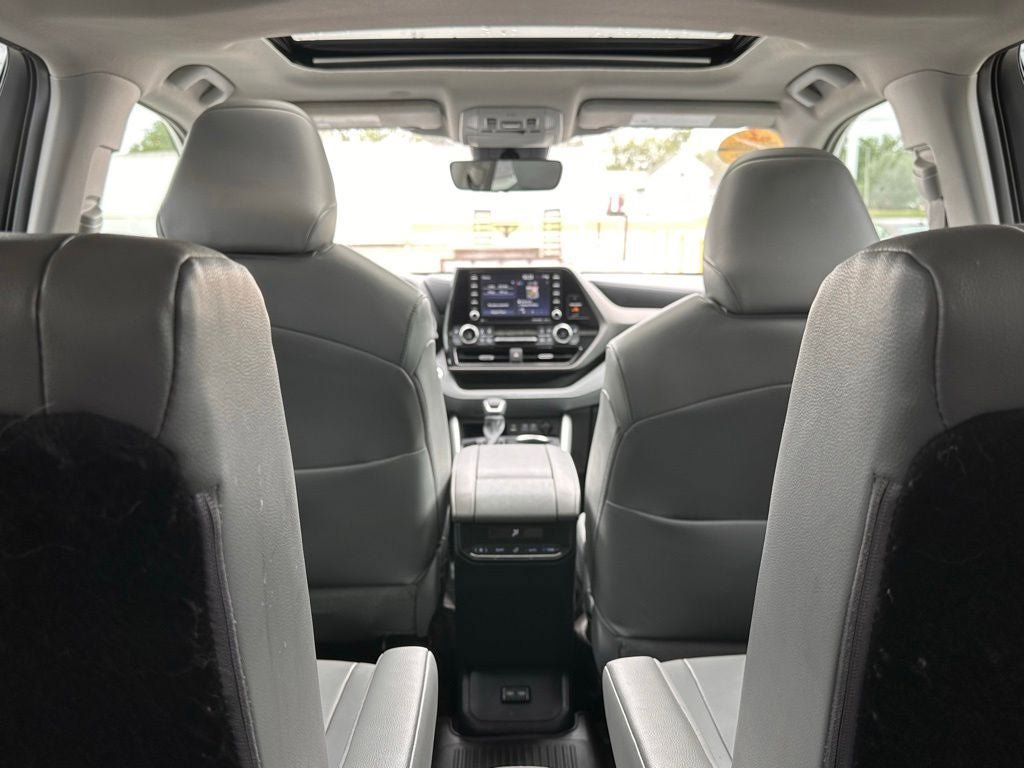 Used 2022 Toyota Highlander XLE AWD/4WD image 38